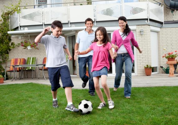 Atividades em família: 9 exercícios físicos para fazer juntos